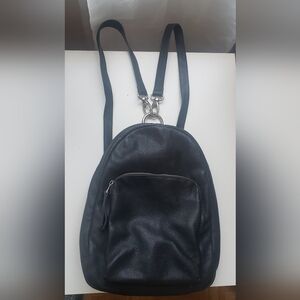 Vintage Roots pebbled leather backpack 🖤